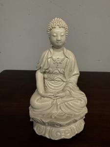 Antiga porcelana chinesa de Buda, século XIX, 20x10x8cm. Bom estado de conservação.